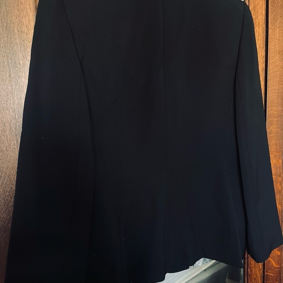 Tahari Arthur S Levine black jacket in beautiful condition - Picture 2 of 3